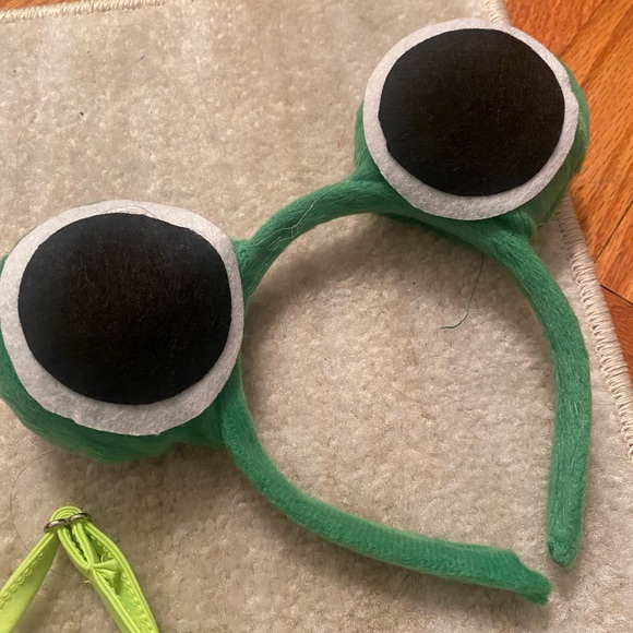 Kermit meme Halloween costume - Picture 3 of 4